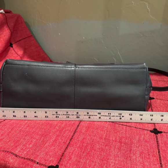 Vintage Antonio Melani Genuine Leather Crosby Hand/Shoulder Bag - Picture 13 of 15